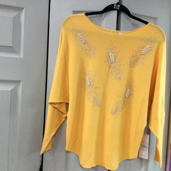 Fun yellow sparkle & pearl sweater - Picture 3 of 3
